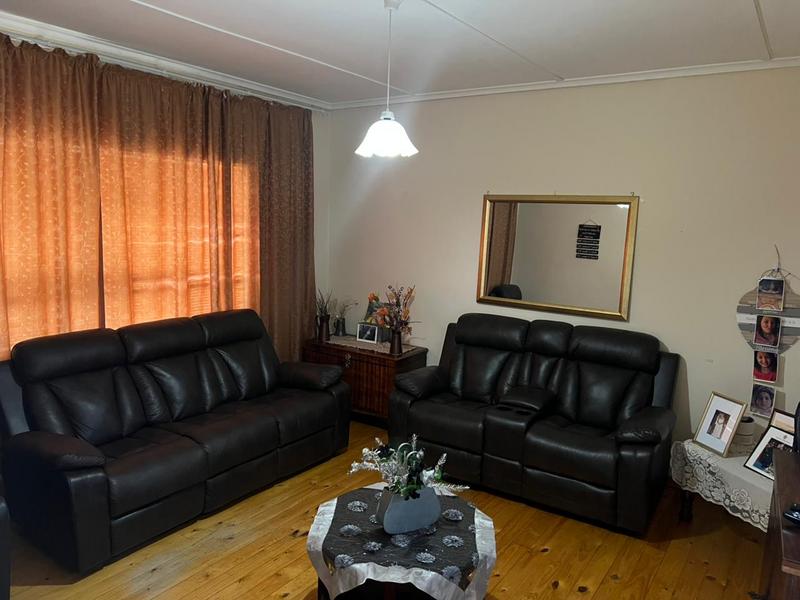 To Let 4 Bedroom Property for Rent in Grahamstown Eastern Cape